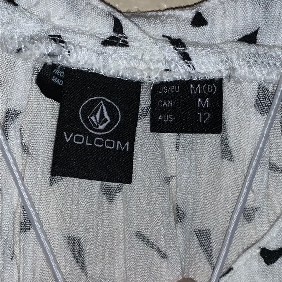 White and black Volcom flow top - Picture 2 of 2